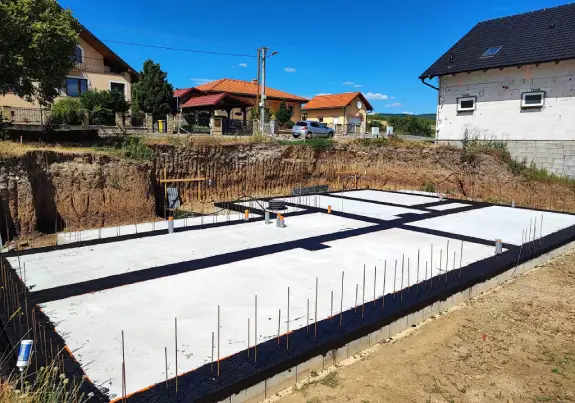 Hydroizolačný náter na základovú dosku pred murovaním